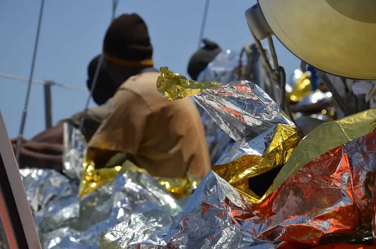 Menschen nach der Rettung auf der Imara